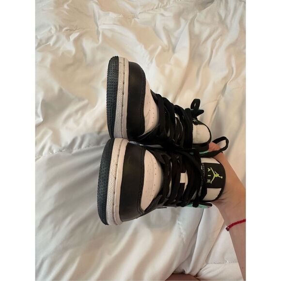 Nike Kid's Boy's Jordan 1 Mid GS Pastel Sneaker Shoes White Green Size 5.5Y - Picture 7 of 12